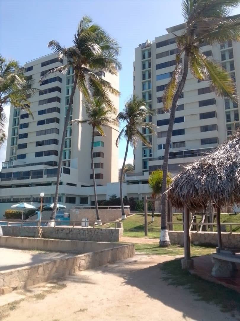 #45 - Departamento para Venta en La Guaira - X